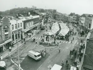 Dudley Market pictured in May 1982 - Screenshot 2022-02-24 at 15_14_27.png